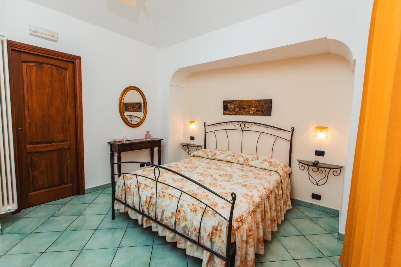 Hotel Roccia Fiorita Furore Exterior foto
