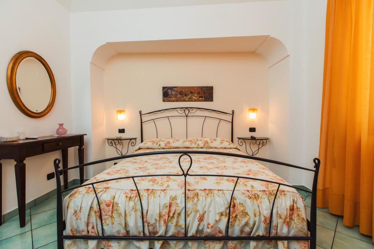 Hotel Roccia Fiorita Furore Exterior foto